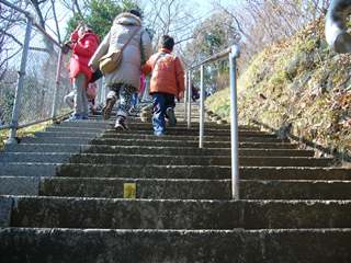 吾妻山の山頂へ行くには急階段の制覇が必要なのです